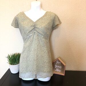 Motherhood Maternity green light weight fabric top v neck large